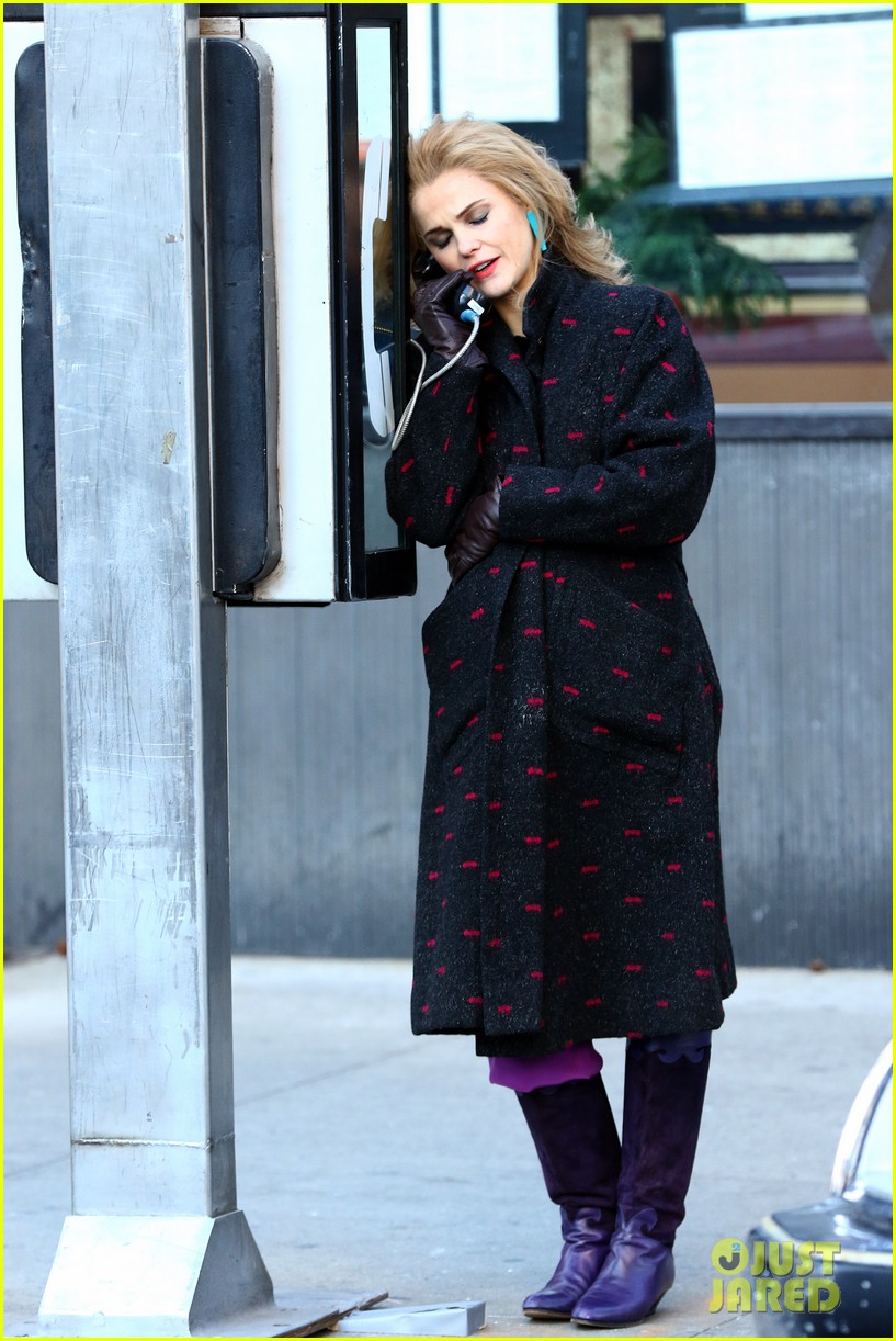 pregnant keri russell goes incognito on the americans set 143555935