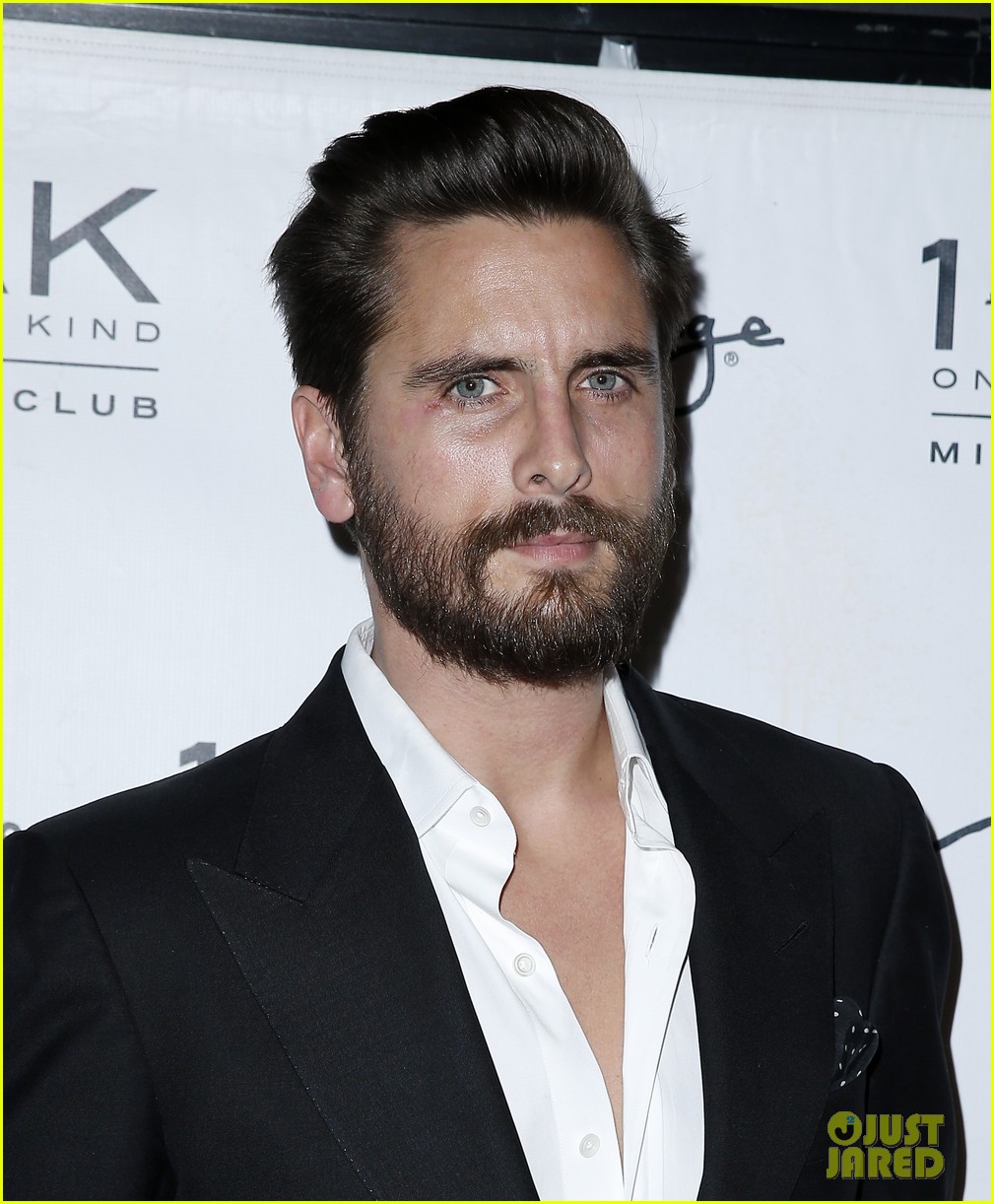 scott disick celebrates at 1oak but goes home early 023541781