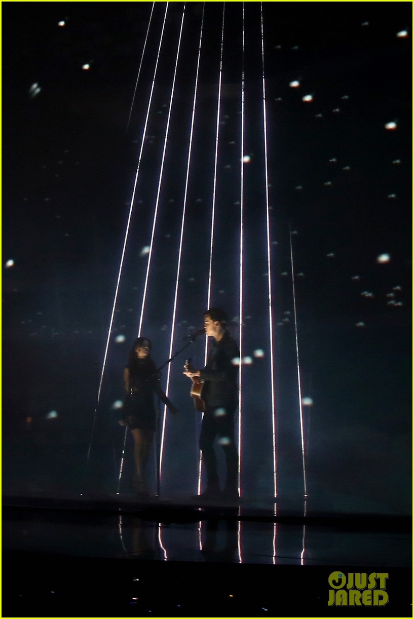 shawn mendes camila cabello perform 2016 peoples choice 083545135