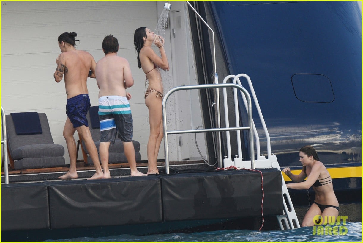harry styles wont let go of kendall jenner in st barts 033543740