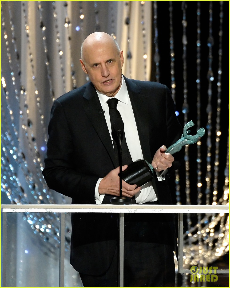 Jeffrey Tambor Wins for 'Transparent' at SAG Awards 2016! Photo
