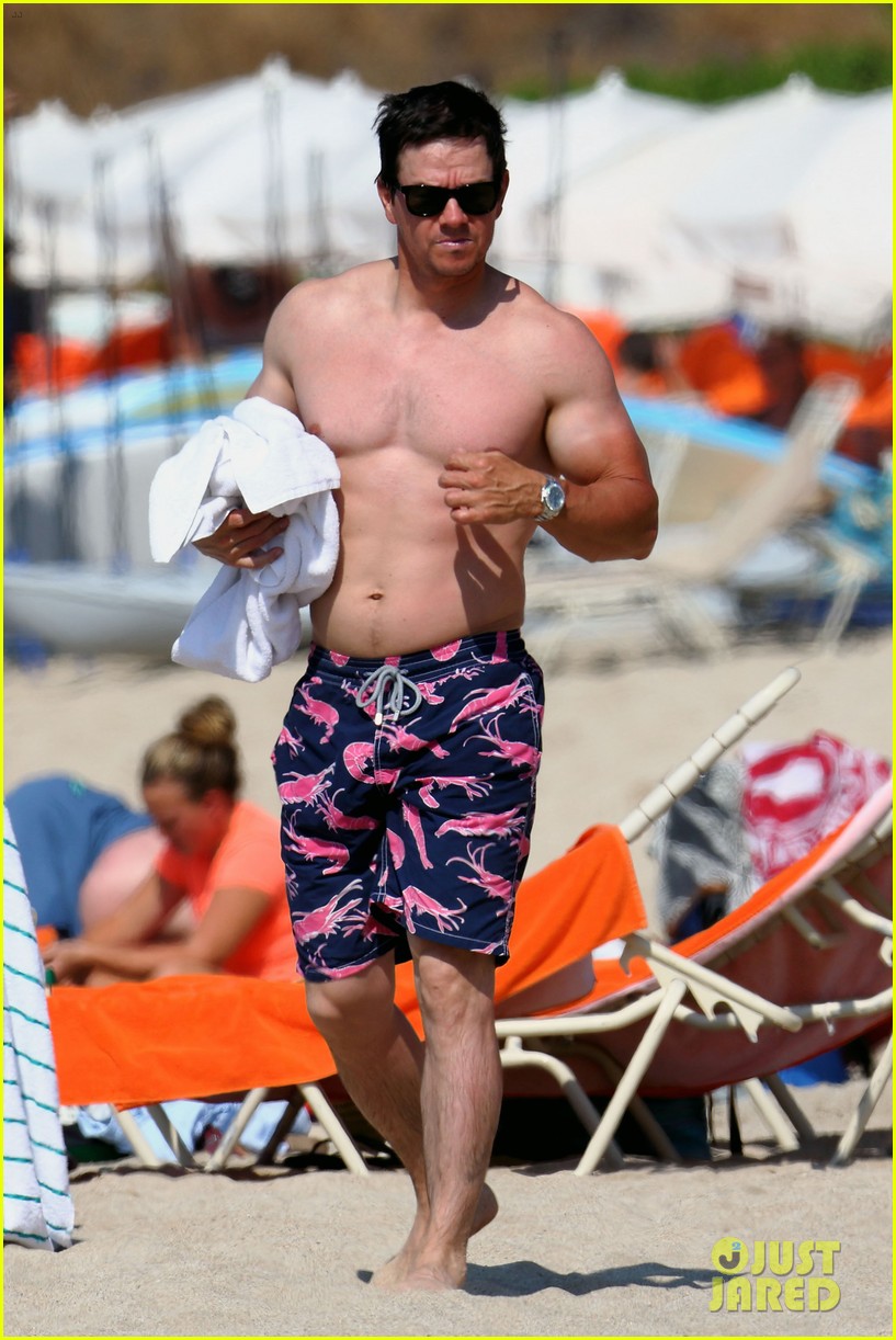 mark-wahlberg-still-looks-super-hot-with