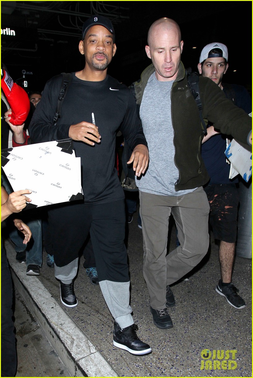 will smith signs autographs lax 283565275