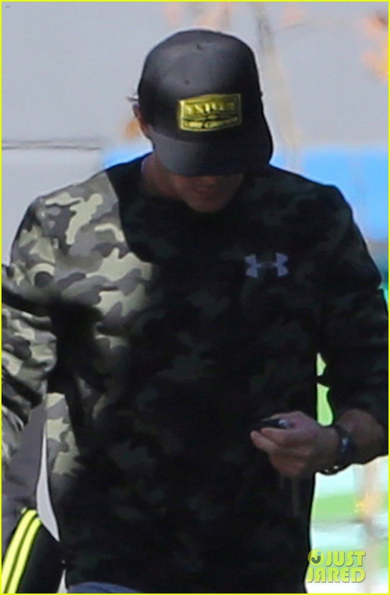 zac efron and his girlfriend sami hit the gym 023563446