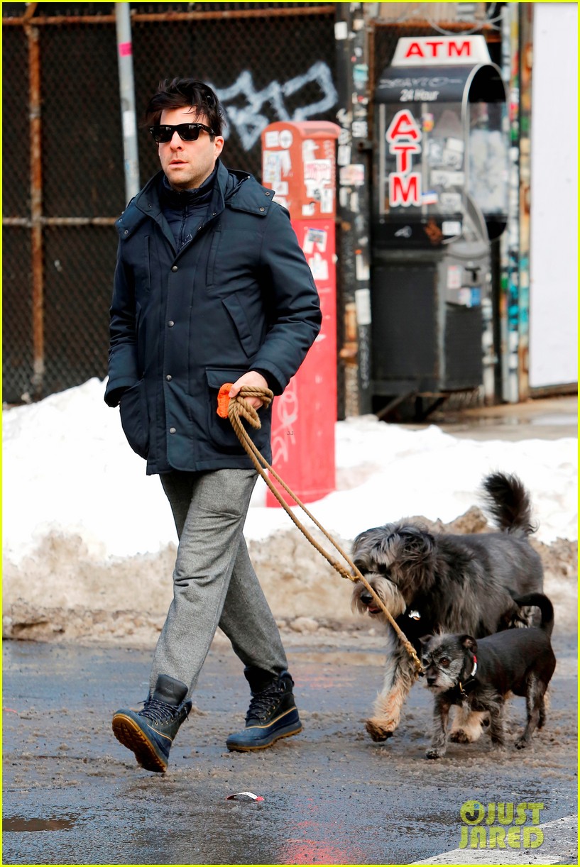 zach quinto picks up his dogs poop in nyc 013562988
