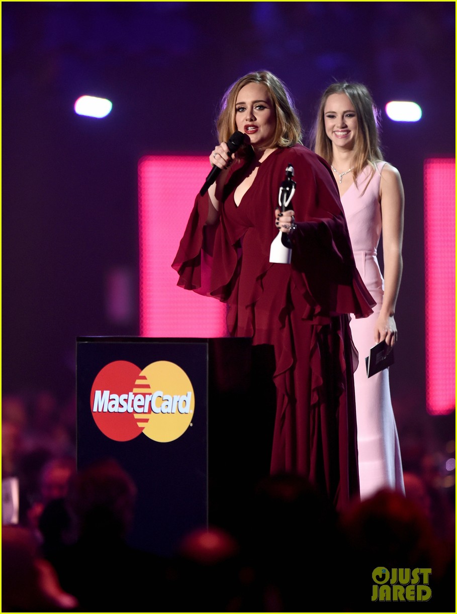 adele publicly supports kesha during brit awards 11