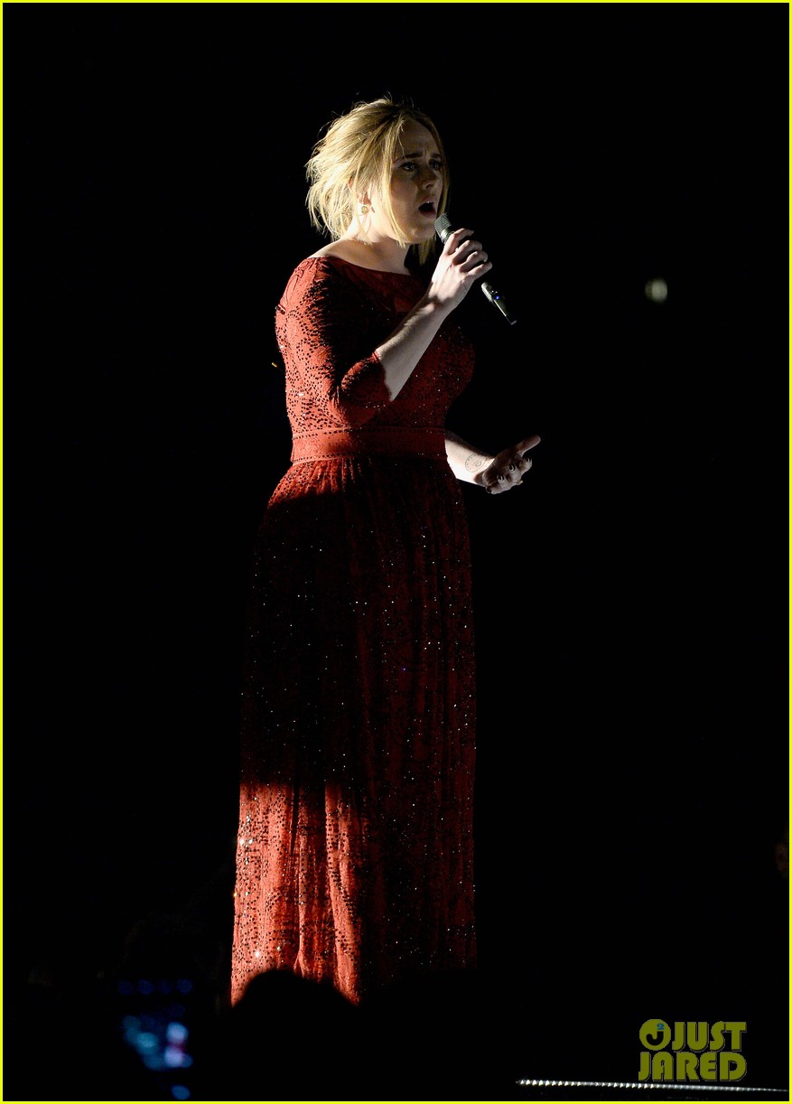 Adele Explains Audio Issues During Grammys 2016 Performance Photo(00)