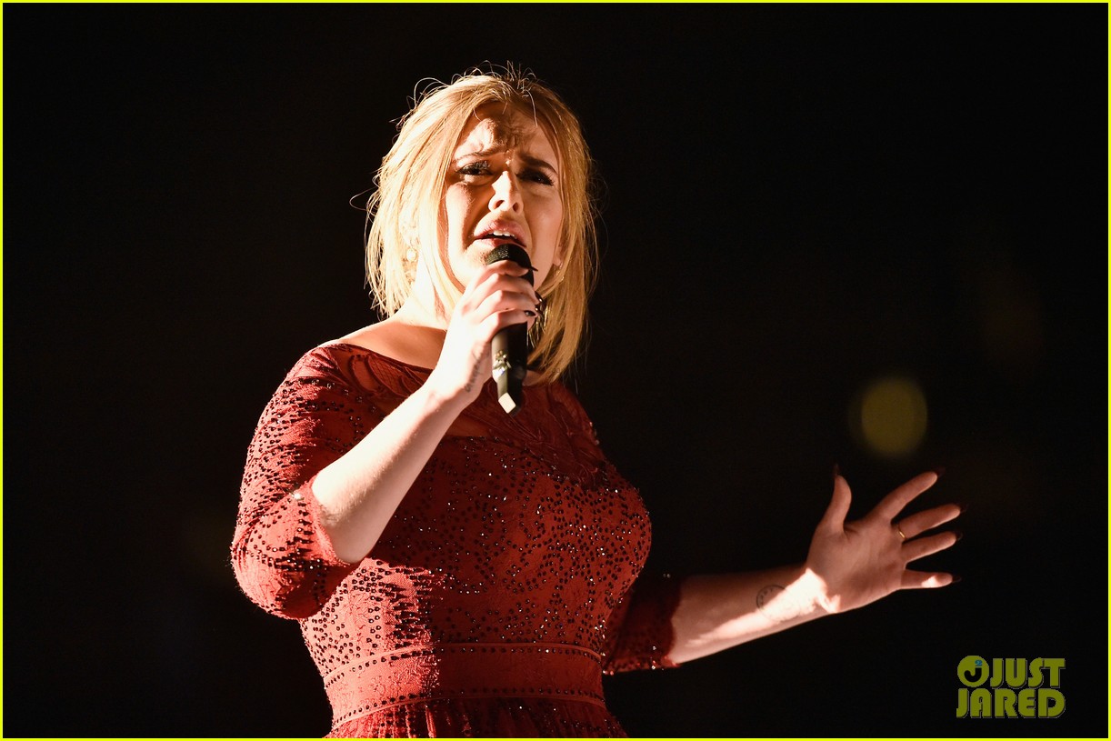 Adele Explains Audio Issues During Grammys 2016 Performance Photo