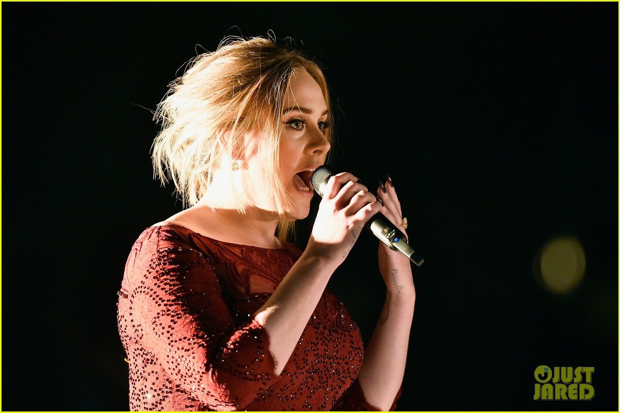 Adele's Sound Ruined During Grammys 2016 Performance, Twitter Reacts
