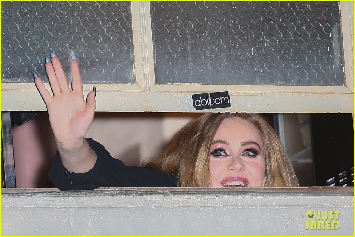 Adele Pops Out of Her Wiltern Window: 'I Feel Like Justin Bieber ...