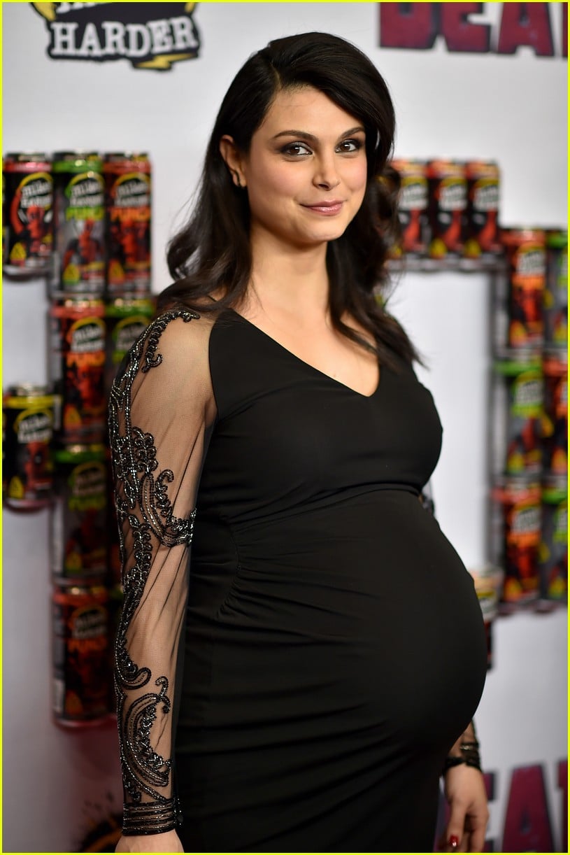 Pregnant Morena Baccarin & Ben McKenzie Attend a 'Deadpool' Screening