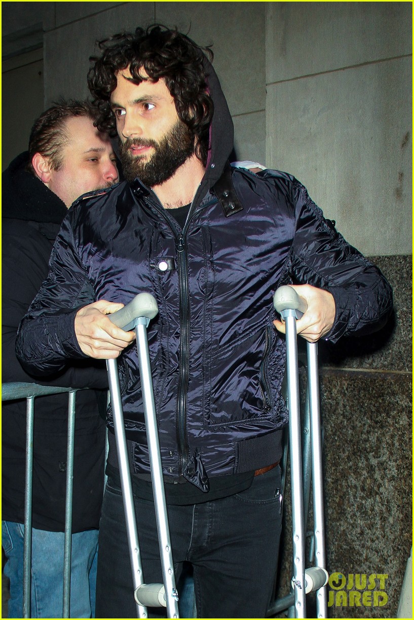 penn badgley walks around new york city on crutches 093588955