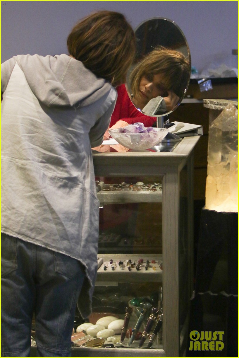 halle berry jewelry shopping 33
