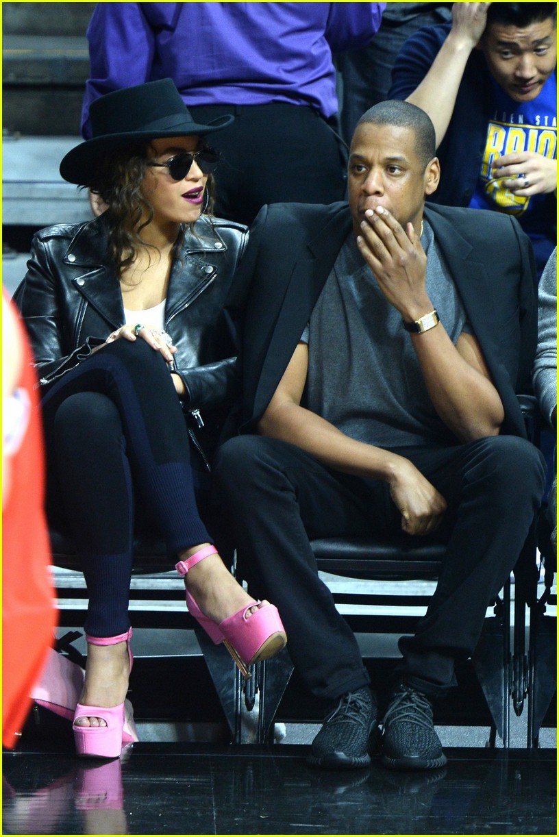 beyonce pink shoes lakers game 033584515