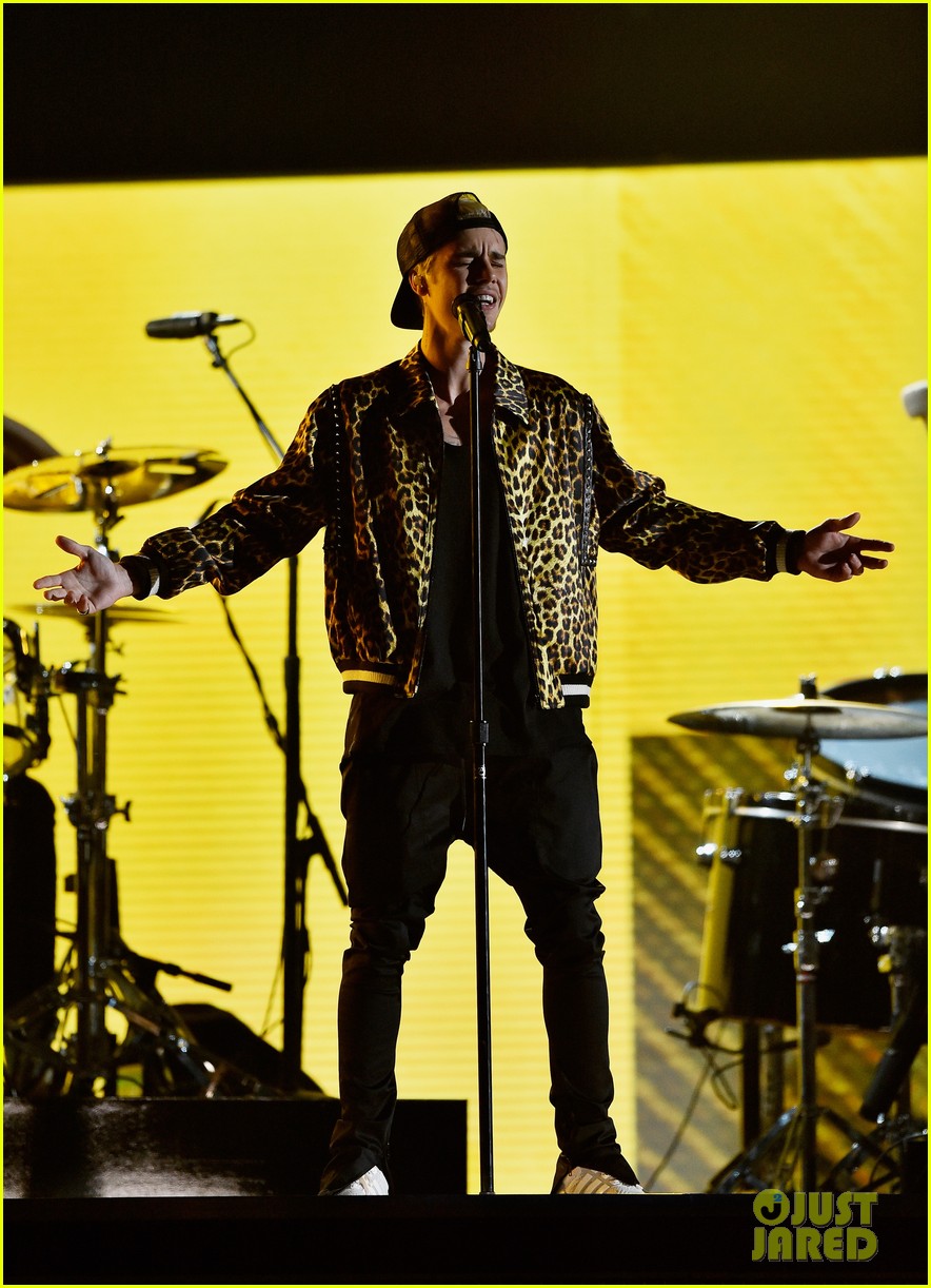 Justin Bieber Performs 'Love Yourself' & 'Where Are U Now' at Grammys
