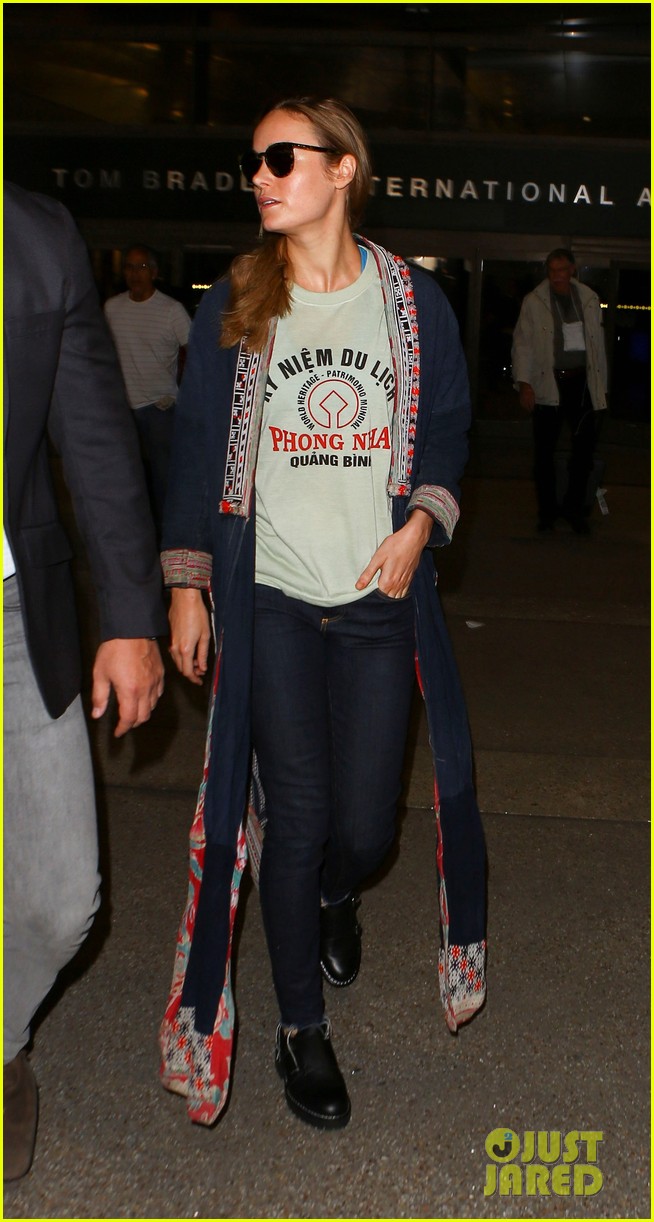 brie larson arrives in los angeles before oscars 083588289