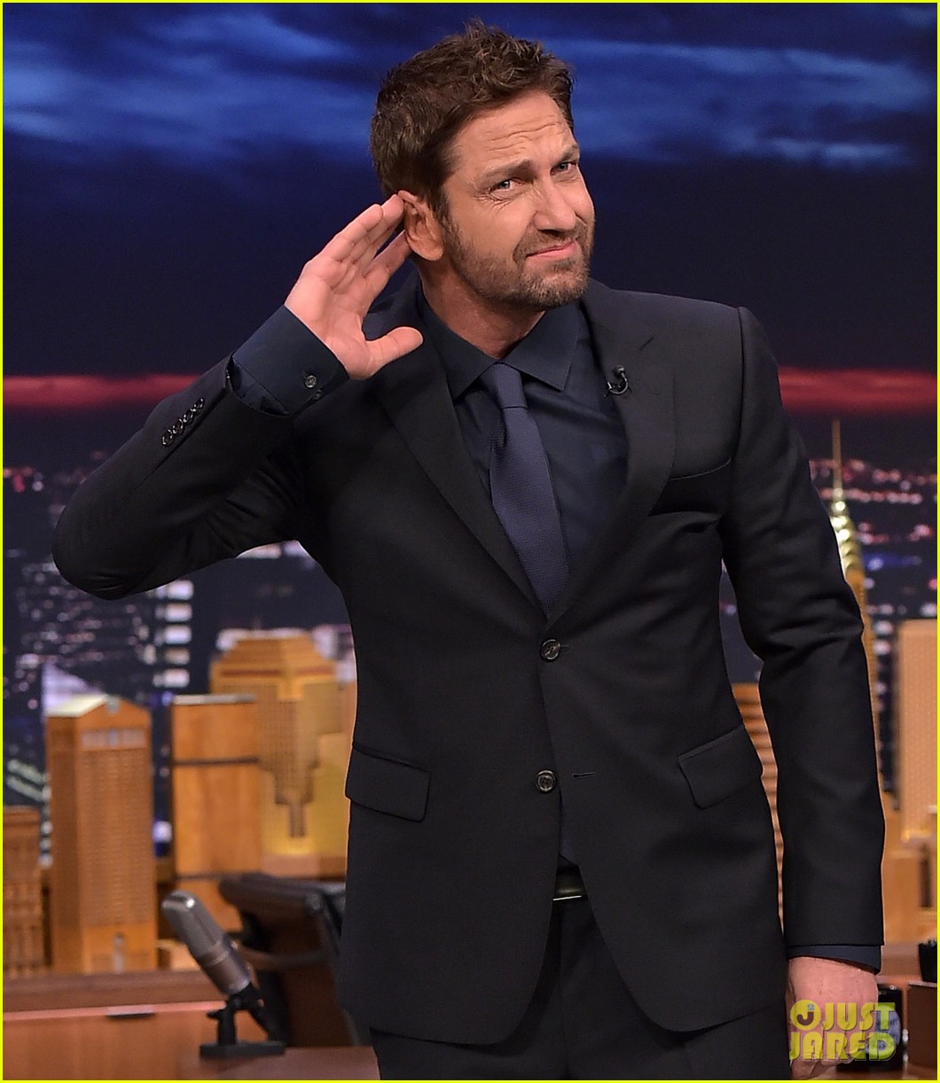 gerard butler plays slapjack with jimmy fallon watch now 083589264