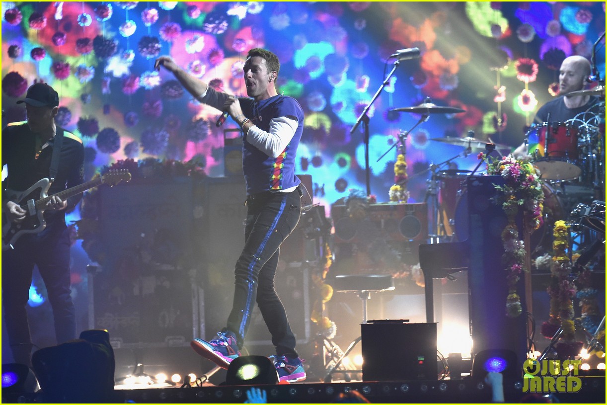 coldplay brit awards 2016 performance video 07