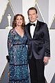 bryan cranston poses with wife robin on oscars 2016 carpet 04