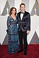 bryan cranston poses with wife robin on oscars 2016 carpet 05