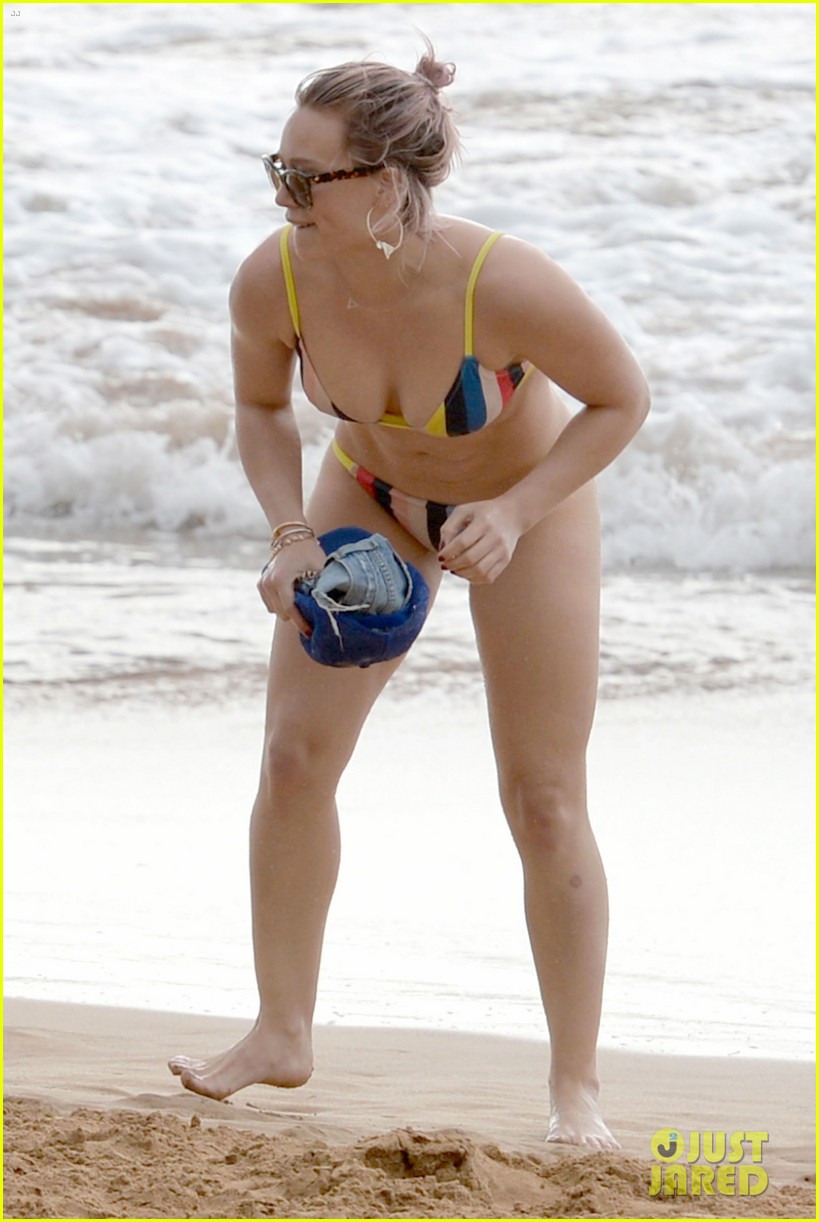 hilary duff shows off amazing body in a bikini in hawaii 043569211