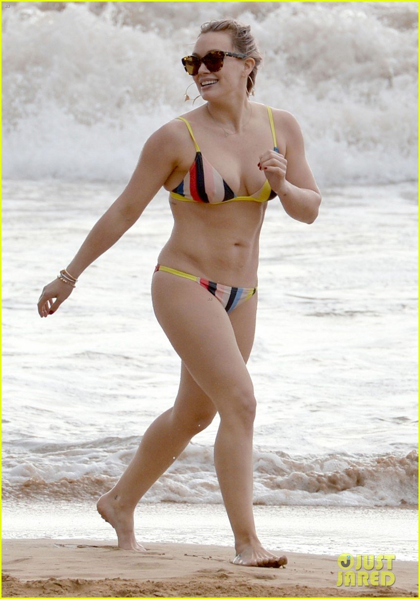 hilary duff shows off amazing body in a bikini in hawaii 083569215