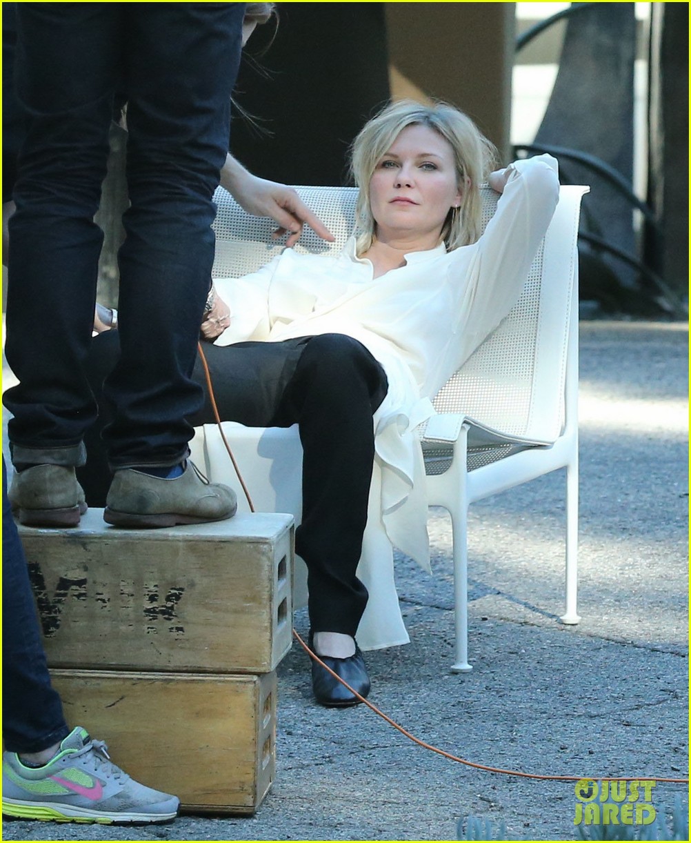 kirsten dunst lounges around for laid back photo shoot 153575609