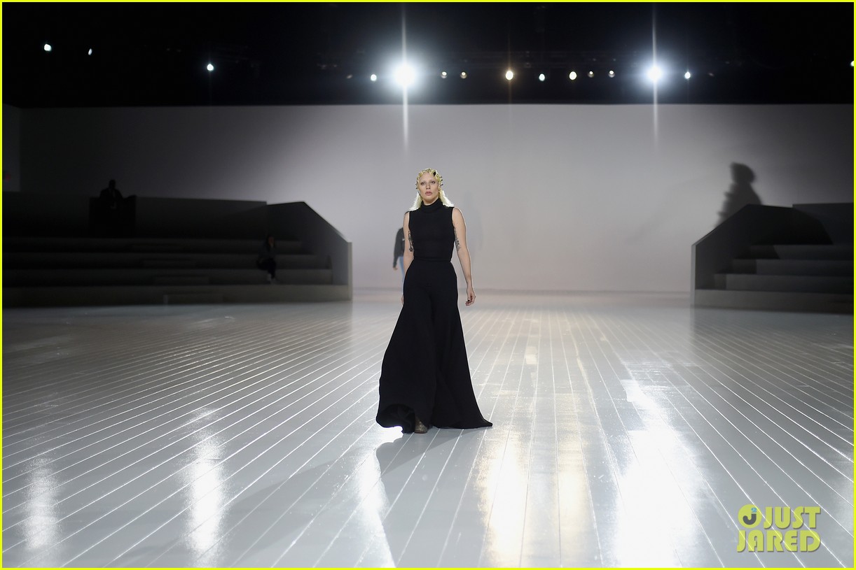 lady gaga walks the runway in marc jacobs nyfw fashion show 293582994