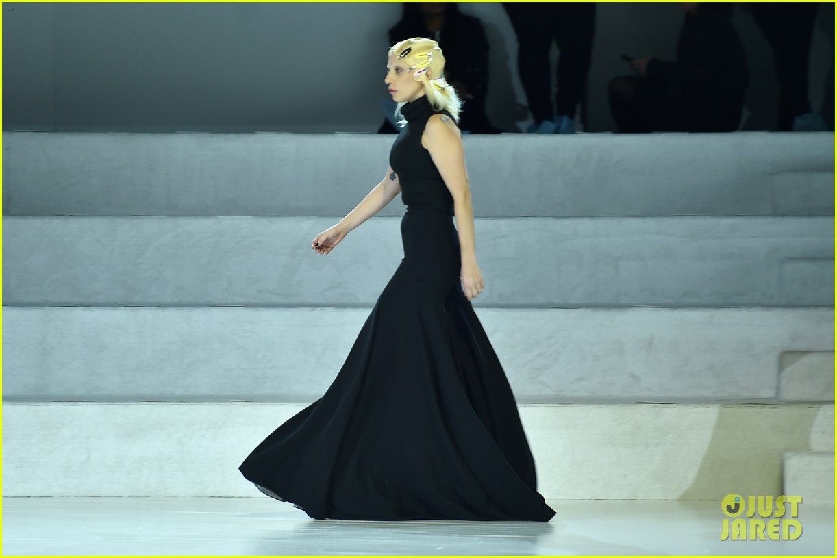 lady gaga walks the runway in marc jacobs nyfw fashion show 313582996