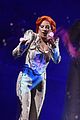 lady gaga performs david bowie tribute at grammys 2016 10