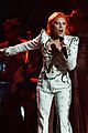 lady gaga performs david bowie tribute at grammys 2016 21