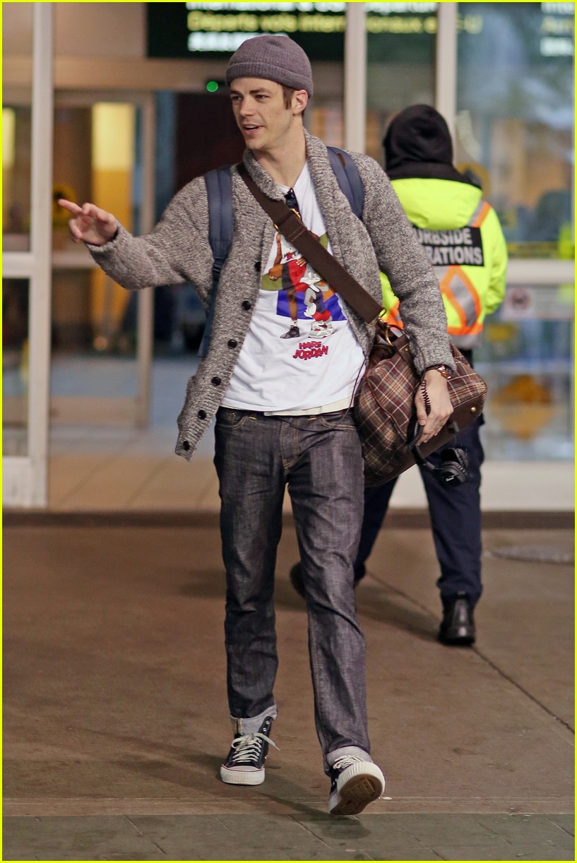 Grant Gustin Returns to Canada After Shooting &lsquo;The Flash 