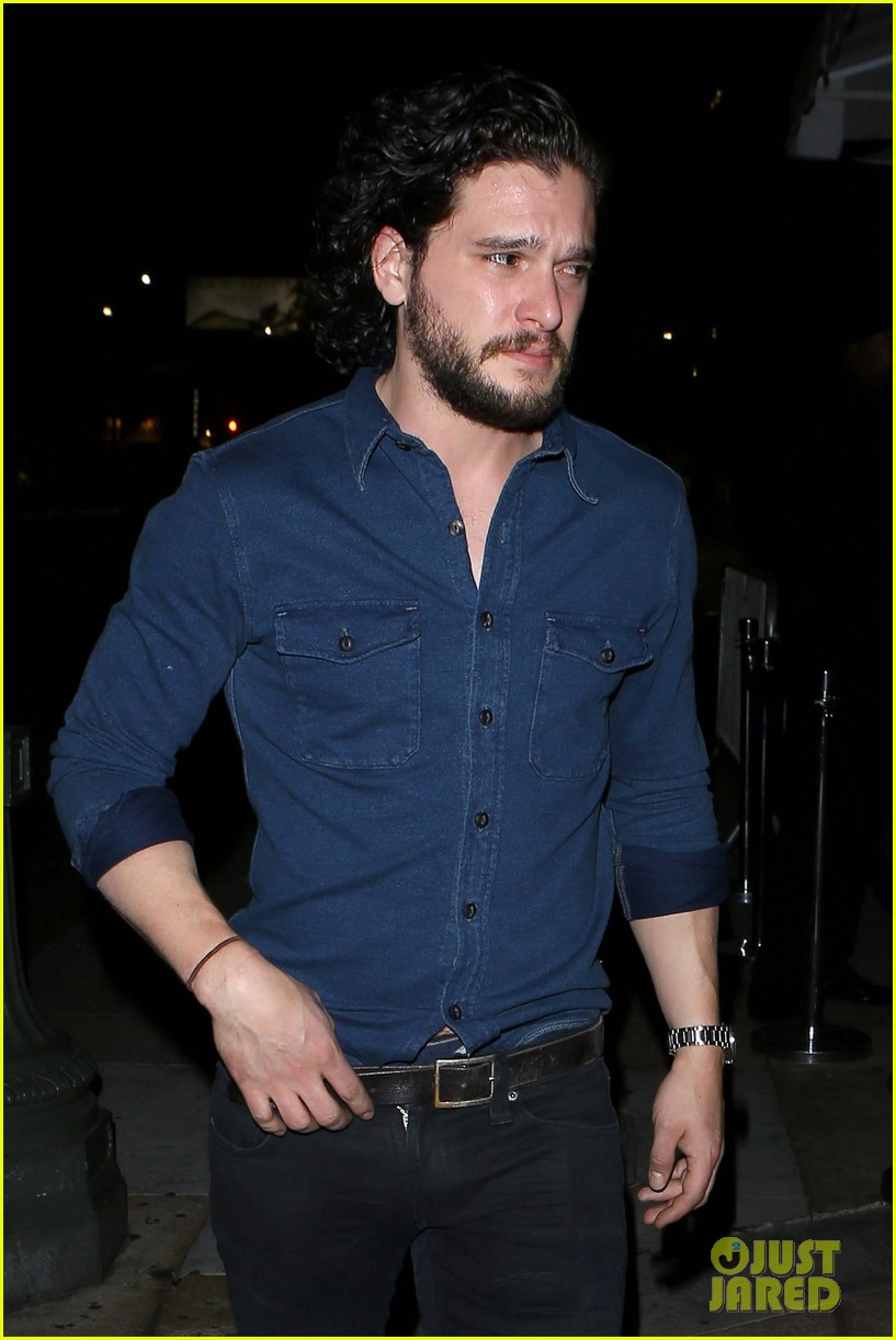 kit harington steps out solo for late night in hollywood 04