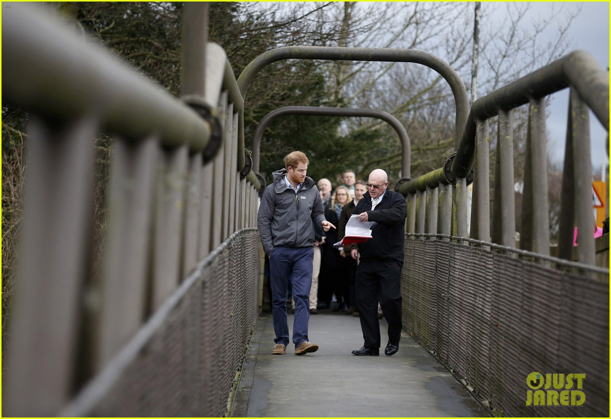 prince harry meets with soldiers helping out with lancashire flooding crisis 063569604