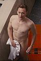 tom hiddleston puts body on display high rise 04