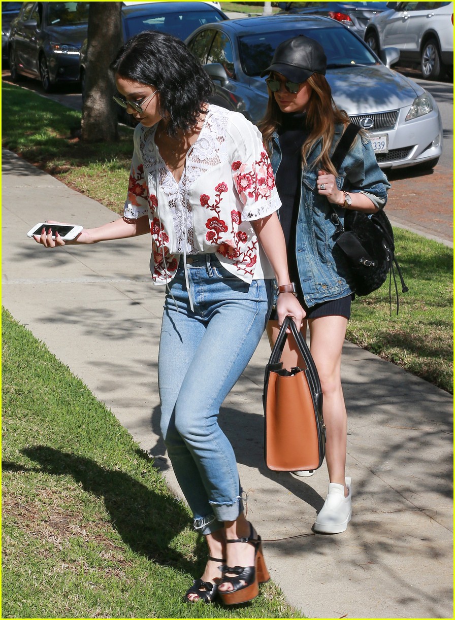 vanessa hudgens hangs out with ashley tisdale 193584508