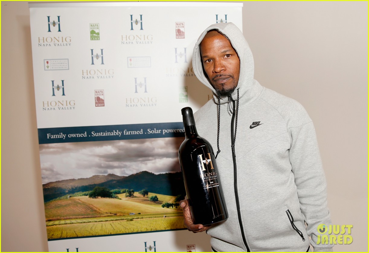 Photo jamie foxx zendaya bella thorne yara shahidi oscar style lounge