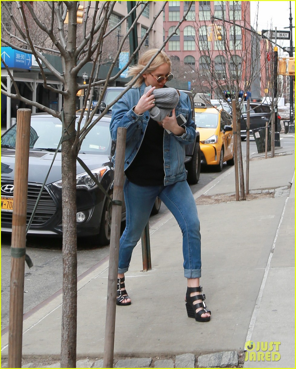 jennifer lawrence carries her pup in nyc cold 103583718
