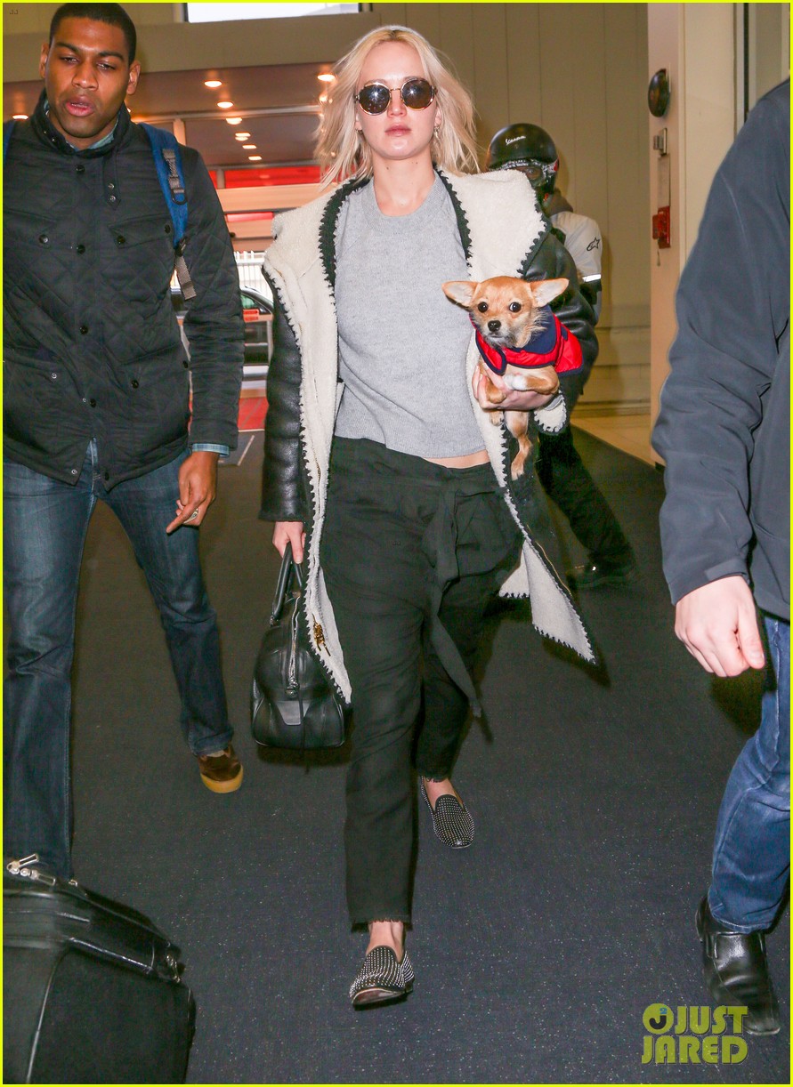 jennifer lawrence jets out of nyc with pippi 033583941