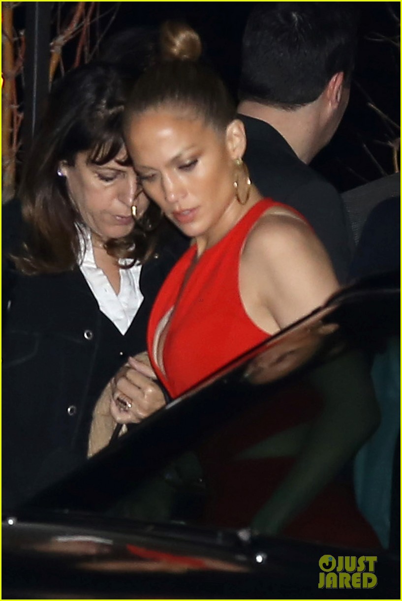 Jennifer Lopez Dresses Up as a Teen for 'Ew' Segment With Jimmy Fallon