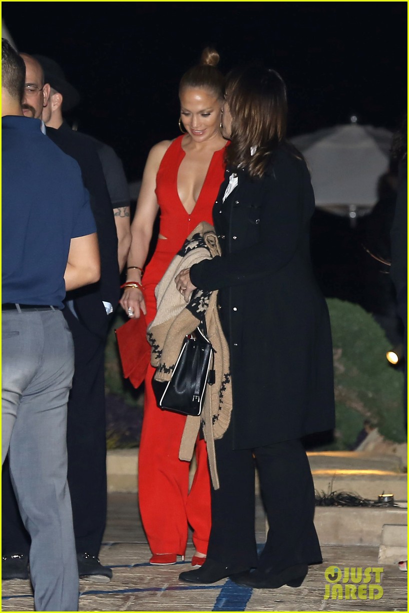 Jennifer Lopez Dresses Up as a Teen for 'Ew' Segment With Jimmy Fallon