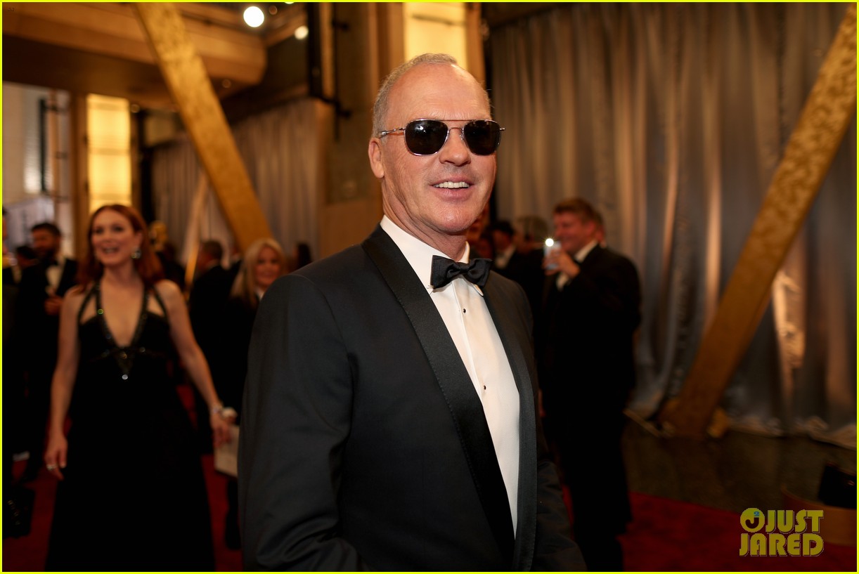 Michael Keaton Gets 'Spotlight' At Oscars 2016! Photo 3592154 Oscars(01)