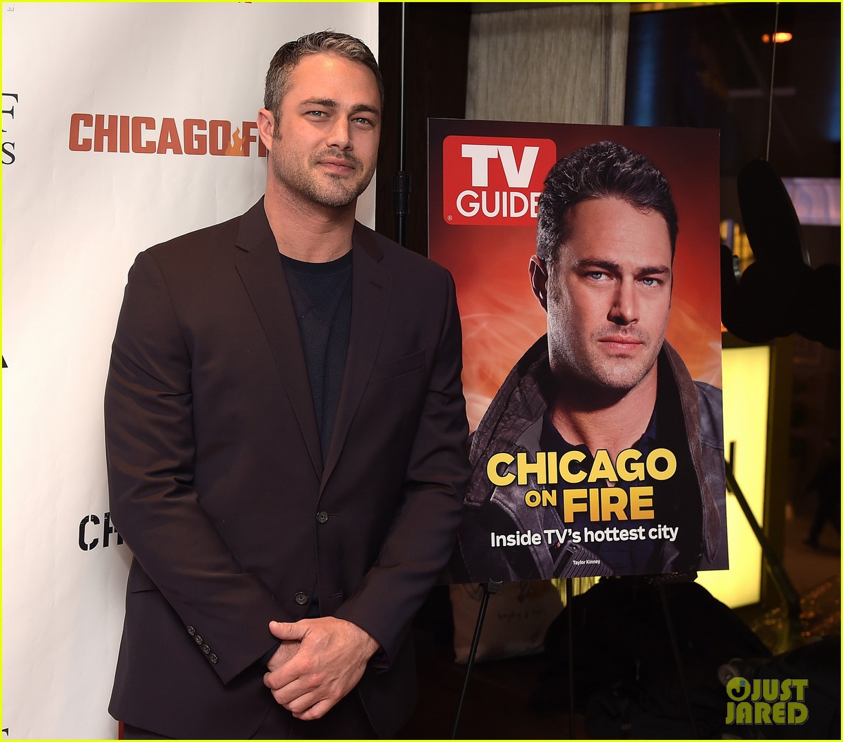 taylor kinney suits up for tvguide party 053572769