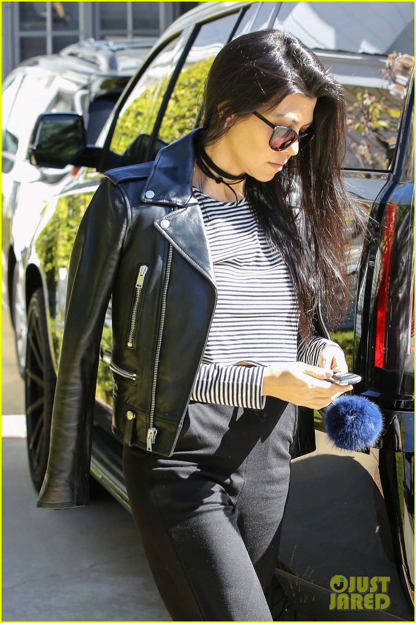 Kourtney Kardashian Has a Lunch Date with Baby Boy Reign Photo 3569128(02)