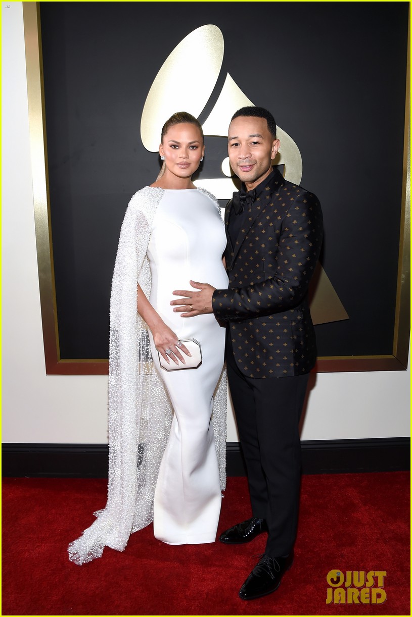 John Legend Holds Pregnant Chrissy Teigen's Baby Bump on Grammys 2016(00)