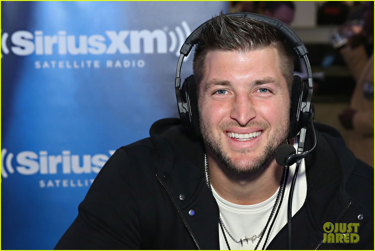 eli manning tim tebow hit up pre super bowl parties 133570466