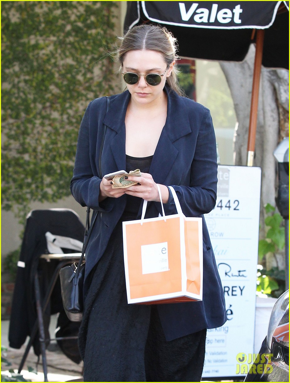 Photo elizabeth olsen kate somerville airport renner reunion 20 Photo 3589831 Just Jared