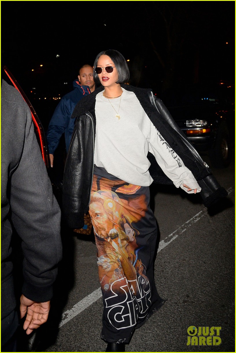 rihanna steps out in awesome star wars skirt 28