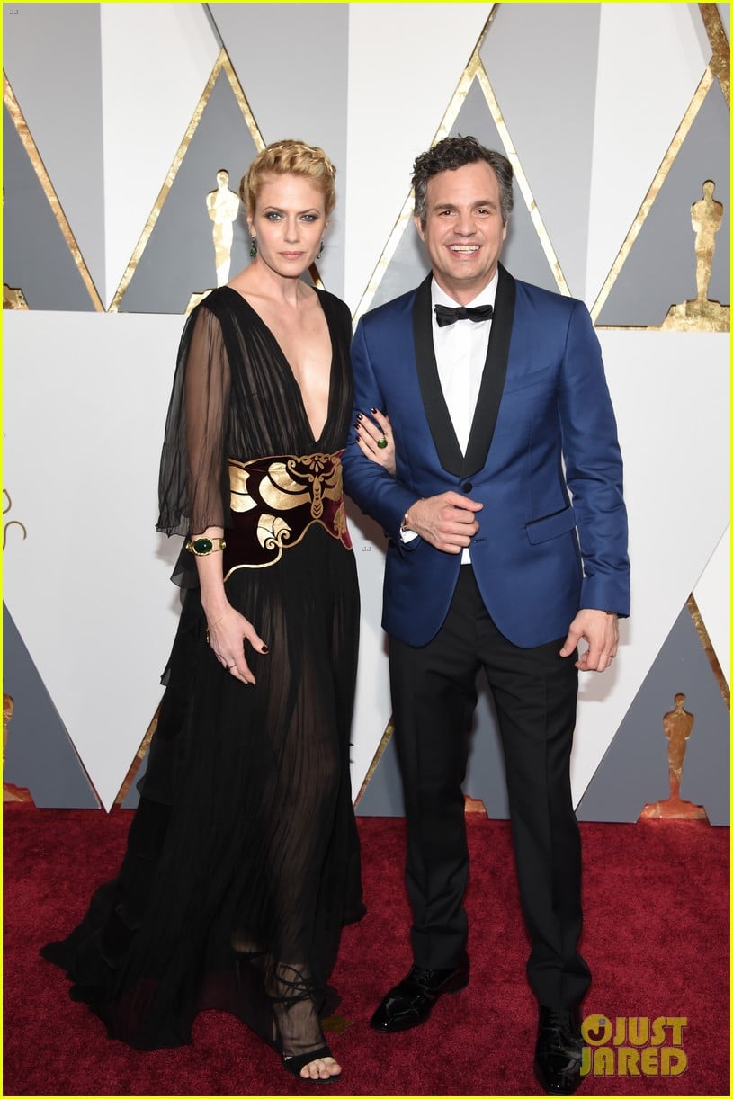 mark ruffalo hits oscars 2016 red carpet after attending sexual abuse protest 013592318