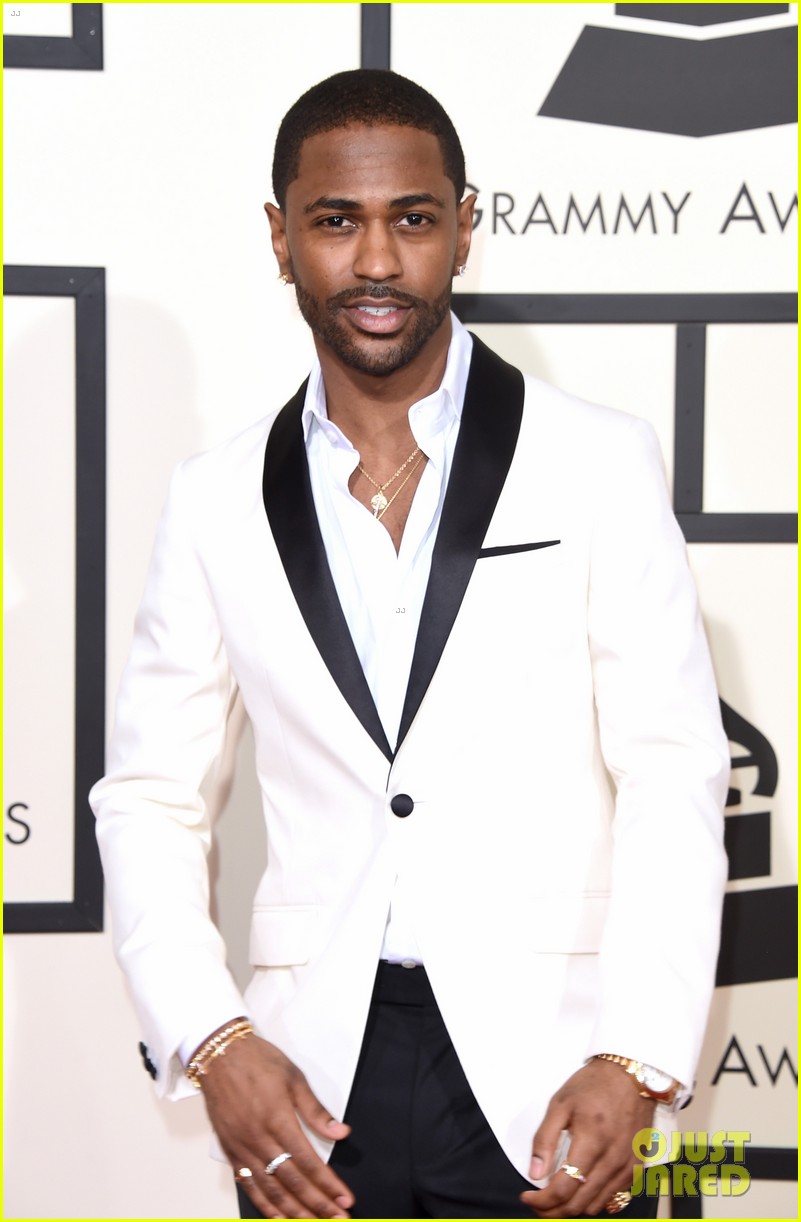 Big Sean is Dapper in a White Suit for Grammy Awards 2016 Photo